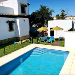 Chalet con piscina privada en Conil de la Frontera